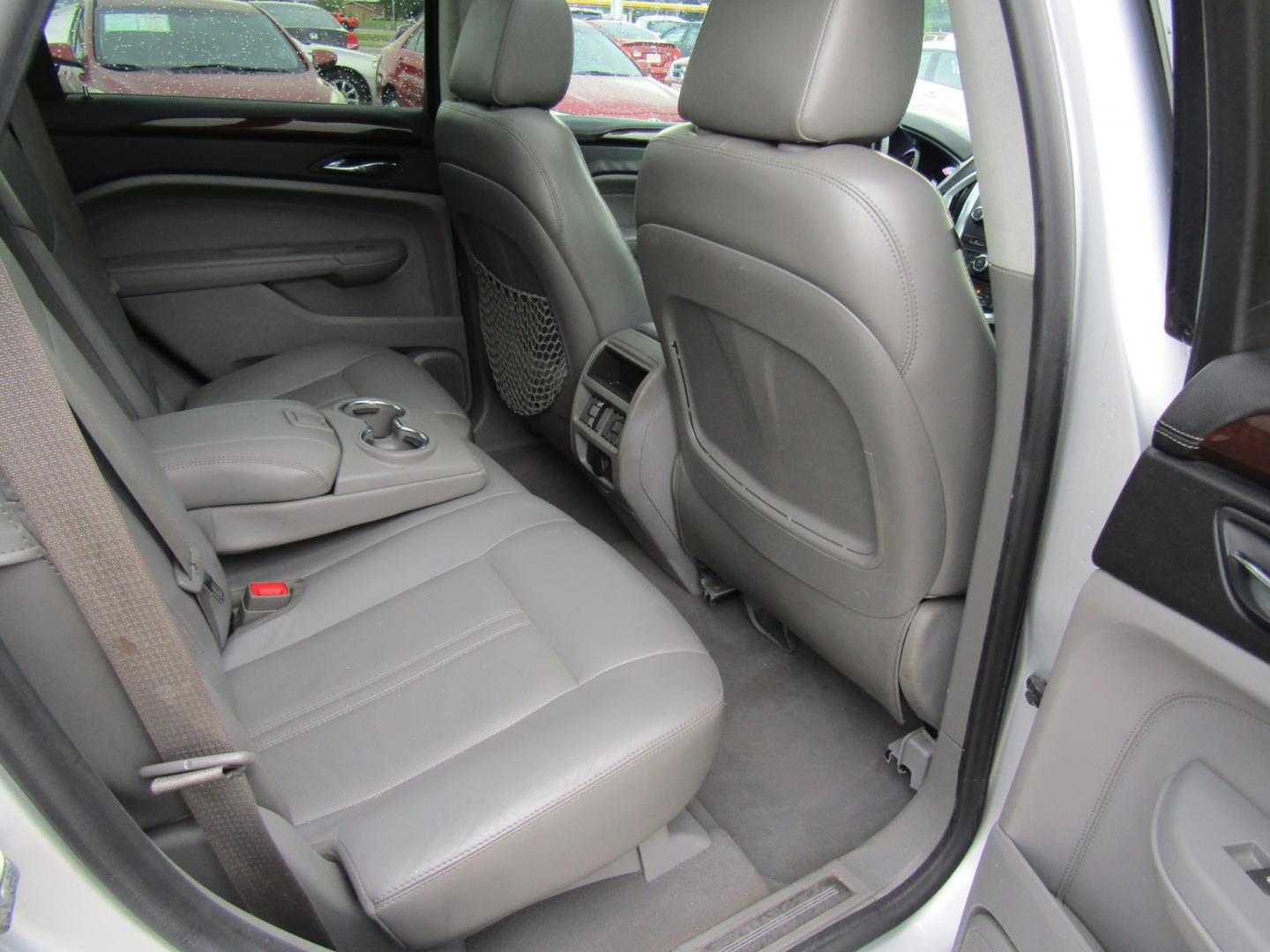 2011 Silver /Gray Cadillac SRX Luxury Collection (3GYFNAEY6BS) with an 3.0L V6 DOHC 24V engine, Automatic transmission, located at 15016 S Hwy 231, Midland City, AL, 36350, (334) 983-3001, 31.306210, -85.495277 - Photo#8
